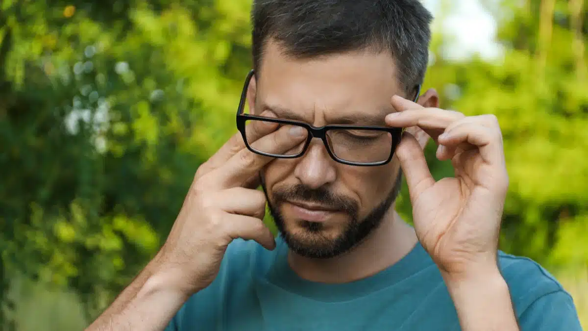 dry eye symptoms
