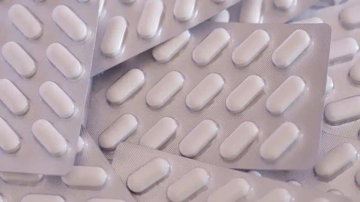 Ciprofloxacin for Pink Eye: Dosage and Side Effects