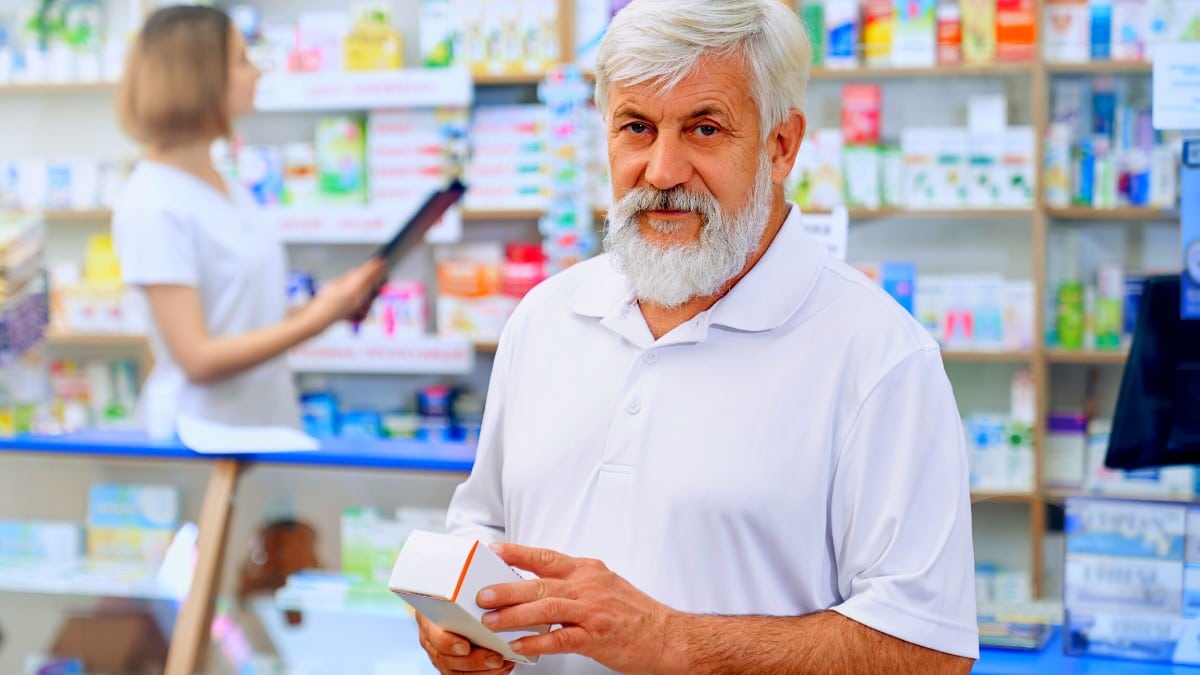 Man choosing in between Tadalafil vs Sildenafil.