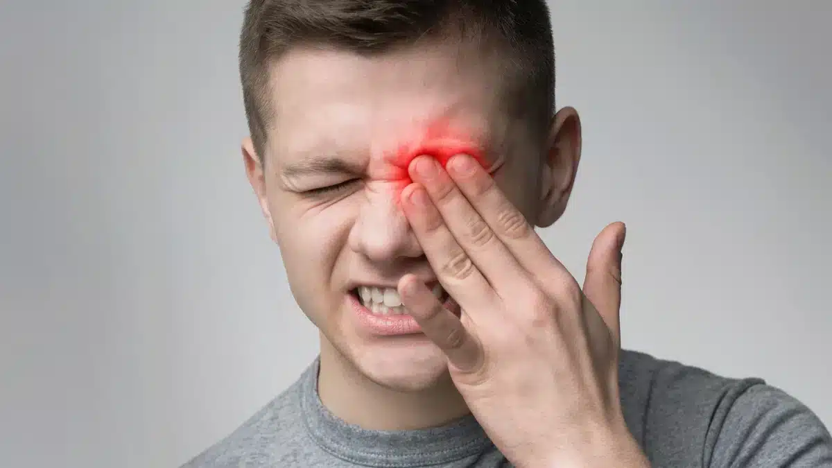 eye pain and nausea