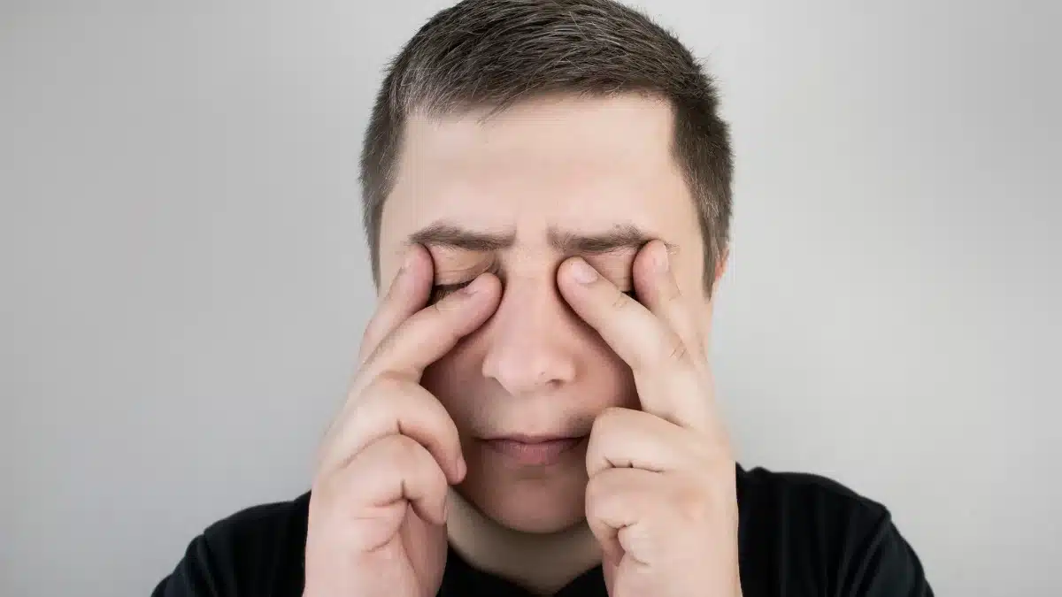 What is Diffuse Lamellar Keratitis & How Does it Occur?